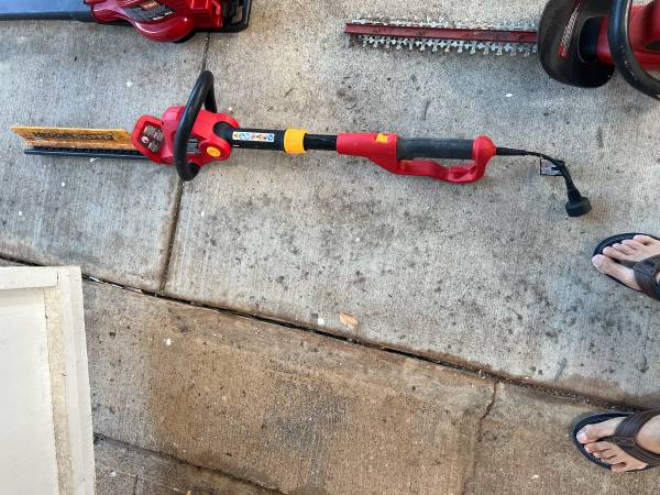 Electric Hedge trimmer 1