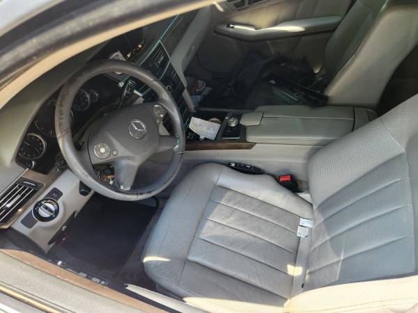 2010 Mercedes E550 - $3,50063441112909571123