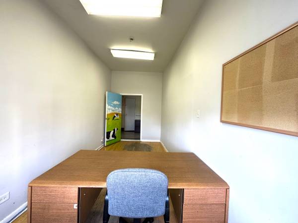 $600 / 142ft2 - UPTOWN OFFICE SPACE / ARTIST WORK SPACE , STUDIO 4554 #306 A (Uptown)63960011927683121