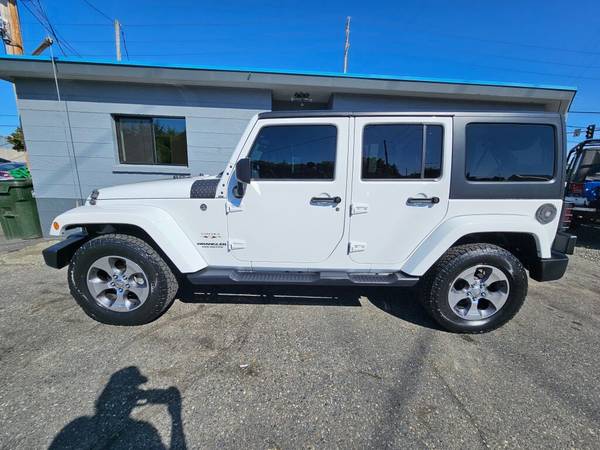 2017 Jeep Wrangler Unlimited Sahara 1C4BJWEG5HL683645 - $24,999 (Para la mejor selección de vehículos usados en la s)63470765211393122