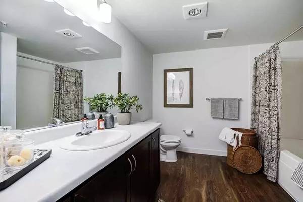 $2,121 / 2br - 715ft2 - Beautiful senior community in Seatac! 2 BD / 1 BA available! (Seatac)64031135098499121