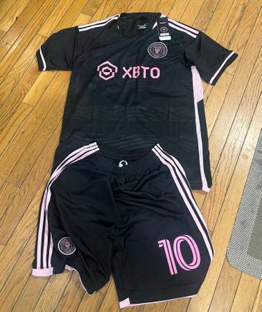 Messi Jersey and shorts men’s XL 1