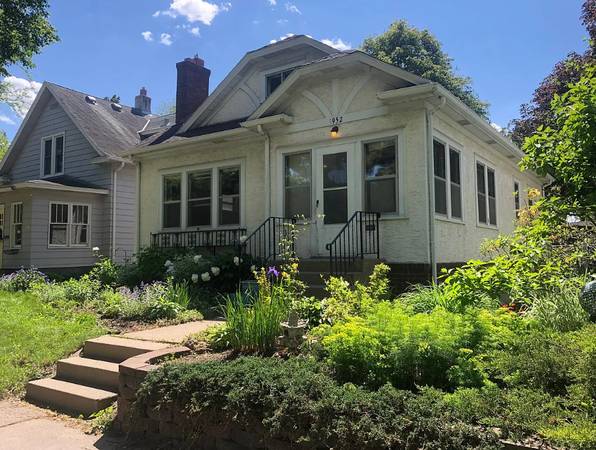 $800 / 2br - 926ft2 - Your own charming home with beautiful SAUNA! Walk to parks and the riv63797857660289120