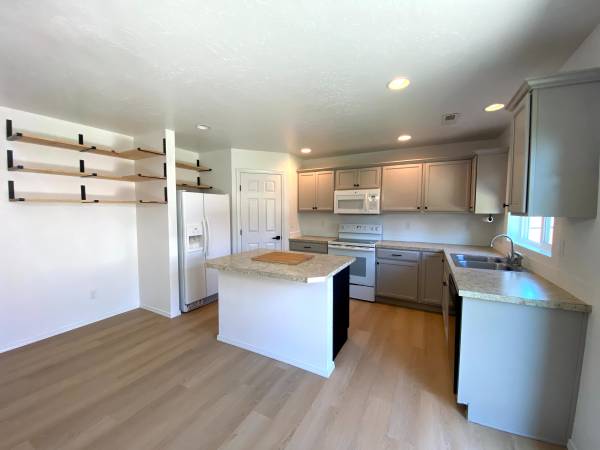 $2,200 / 4br - 784 Jarbidge Ave. Middleton (Middleton)63981528908547121