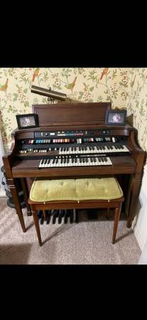 Hammond organ 1