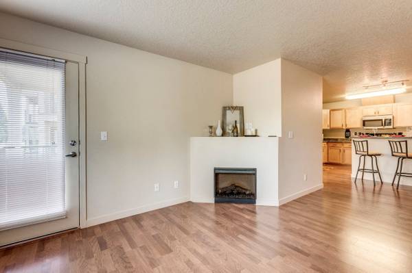 $1,749 / 2br - 1132ft2 - Upper Floor Level, Spacious, Cable Ready, Fireplace (7915 NE Burton Rd, Vancouver, WA)63831607230083120
