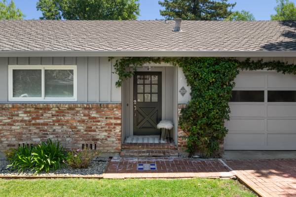 $8,800 / 4br - ENTIRE HOUSE Furnished Utilities Included (redwood city)63946806495106120