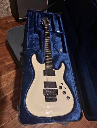 Schecter Hellraiser C-1 FR electric guitar 1