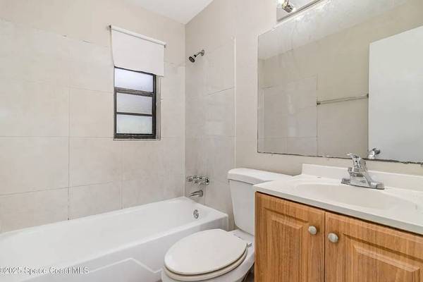 $1,050 / 428ft2 - Beachside & Furnished S-T Rental (Sattelite Beach)63846408856195124
