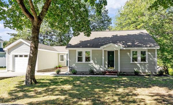 $699,000 / 2br - 1440ft2 - 16 Abbot St, Westford, MA – Home with 1,699 sq ft Heated Workshop! (Westford)63986777637123120