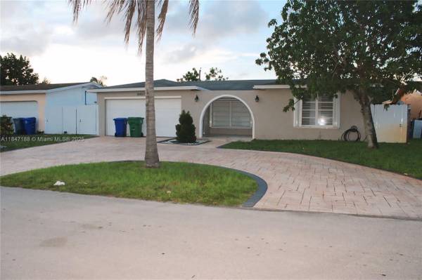 $4,800 / 3br - House for rent 3/2 (Hollywood)63825135808259123