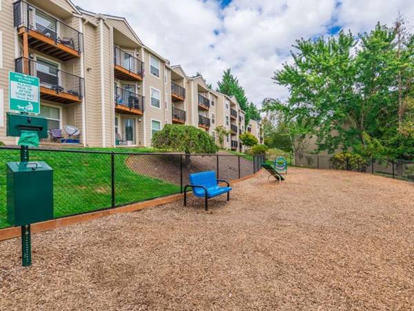 $1,599 / 1br - 700ft2 - Fully Equipped Kitchens, Fitness Center, Garages Available, Skylights (Near downtown Tigard, Washington Square Mall, nature tr)63820825032449123