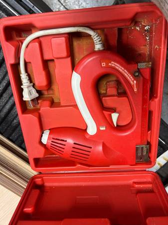 Electric stapler 1