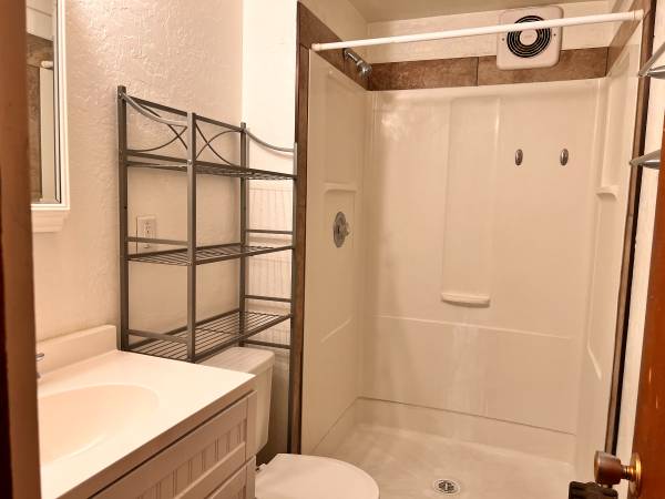 $1,100 / 1br - 1 Bed, 1 Bath Basement Unit across from Bonner Park!63656975431043124