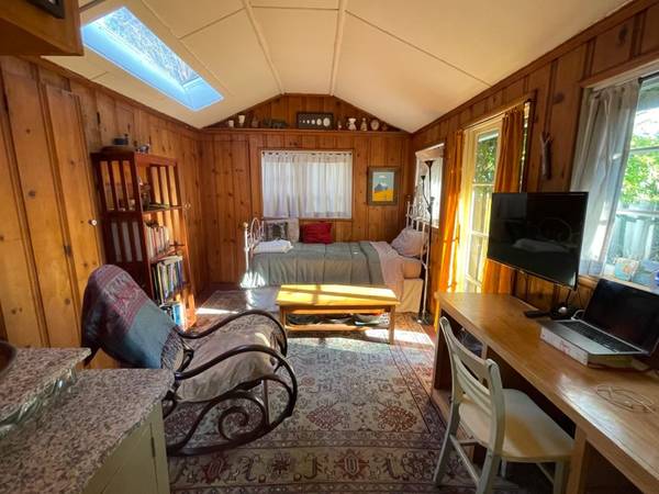 $1,100 / 1br - Quaint Peaceful Cottage next to BART: avail 10/23 - 11/13 ONLY (berkeley)64030487861505120