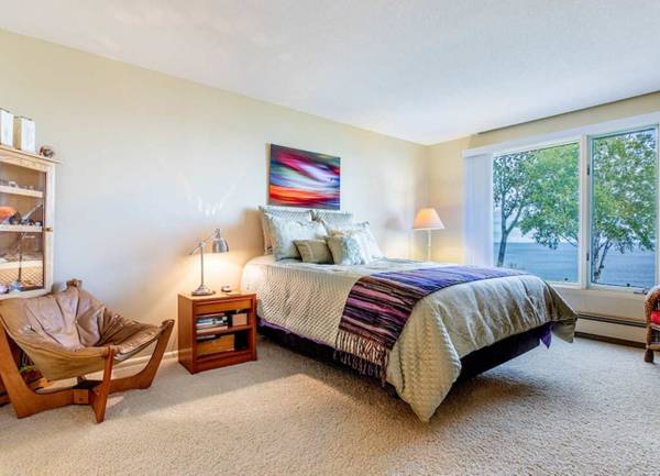 $1,675 / 1br - 825ft2 - Rare One Bedroom With Partial Lake View!  Call Today! (3780 London Rd, Duluth, MN)62969114220419123