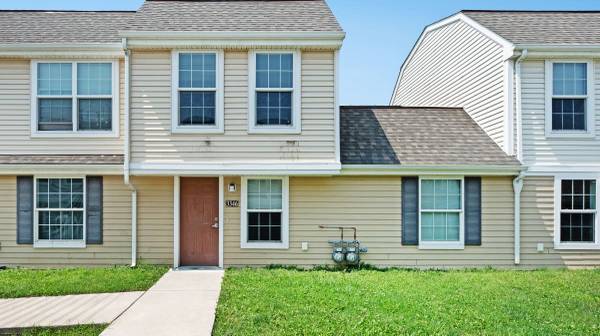 2B/1B, Fully Applianced Kitchens, Spacious Closets 1
