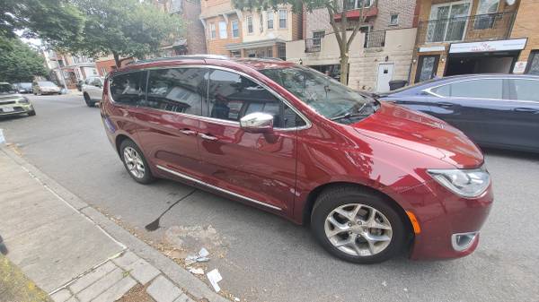 2019 Chrysler Pacifica limited - $20,000 (Brooklyn)63615090898435123