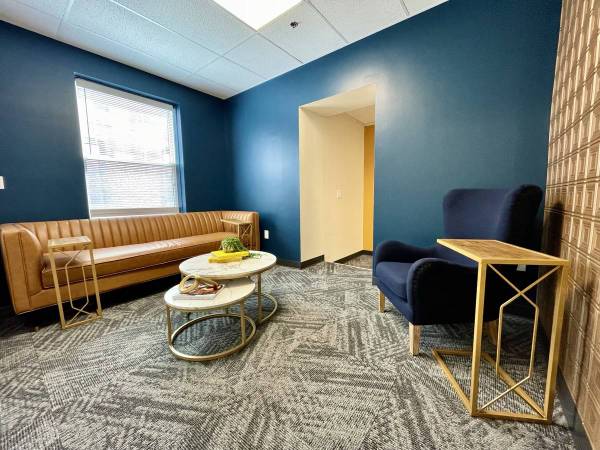 $1,907 / 649ft2 - Beautiful Office Suite featuring Executive Office Downtown Manchester (Manchester)63932057301123124