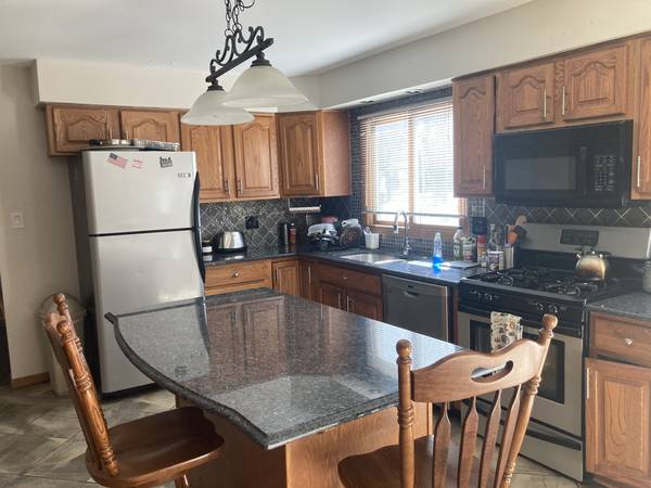 $899 / 5br - Beautiful house - Seeking Professional Housemate (Naperville)63918412941699120