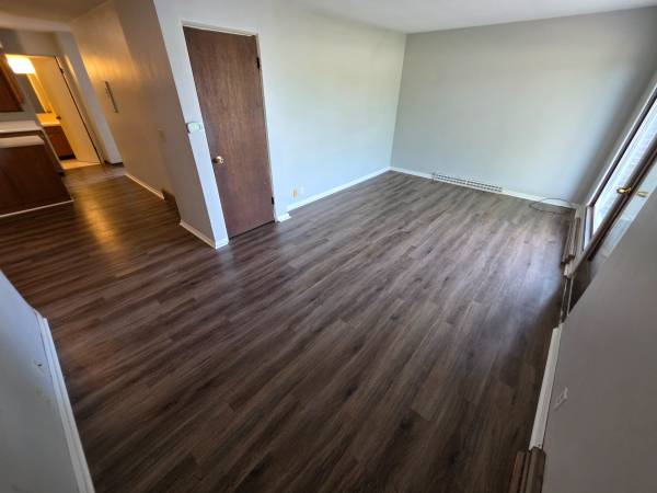 $925 / 2br - $925| 2bd 1Ba| 2805 Thomas Drive Unit B1| Available Now! (Eau Claire)63845959003011121