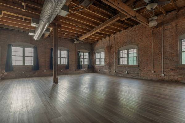$1,600 / 1br - 1600ft2 - Commercial or Residential Apartment for Rent - Close to Downtown Cleve (Cleveland)63860363314819121