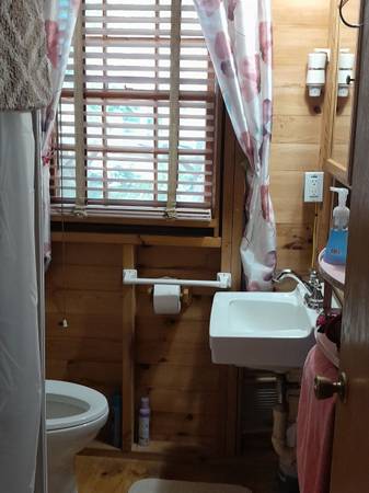$140 / 2br - 900ft2 - Lakefront vacay rental (East wakefield nh)63932055751554124