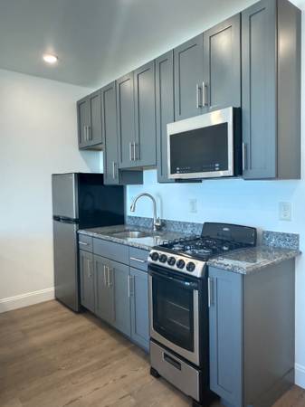$1,650 / 9999ft2 - ****OVERSIZED NEWLY RENOVATED STUDIO REVERE**** (REVERE)63810012988035121