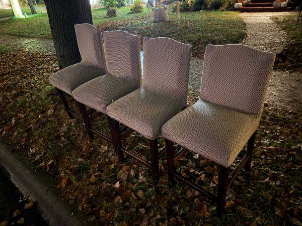 4 padded/backed kitchen island stools with covers 1