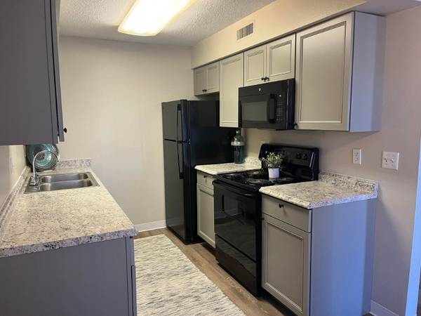 $1,350 / 2br - 920ft2 - Completely gutted apartment, all new everything!!! (Minutes to Collins Aerospace)63863566272257121