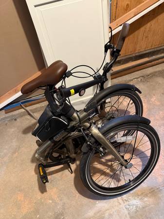 Lightweight Folding Bike: B’Twin Tilt 900 (9 speeds) – Like New 1