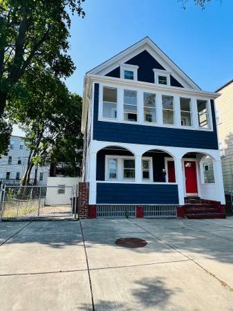 $300 / 1500ft2 - East Boston Parking Wide, Secure, 5 Min to Airport (East Boston Harborside)63996548554498120