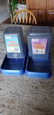 Van Ness auto cat feeder & waterer 1