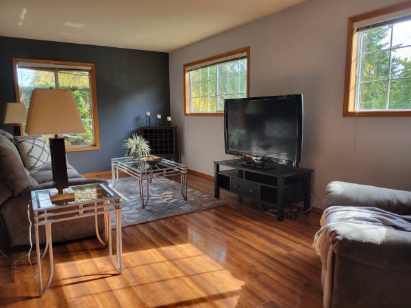 $975 Upscale Home in Great Location (Tigard)63672636745731122