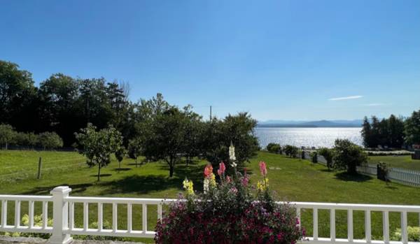 $2295.00 / 1br - Adirondack House Overlooking Lake Champlain63784640101249121