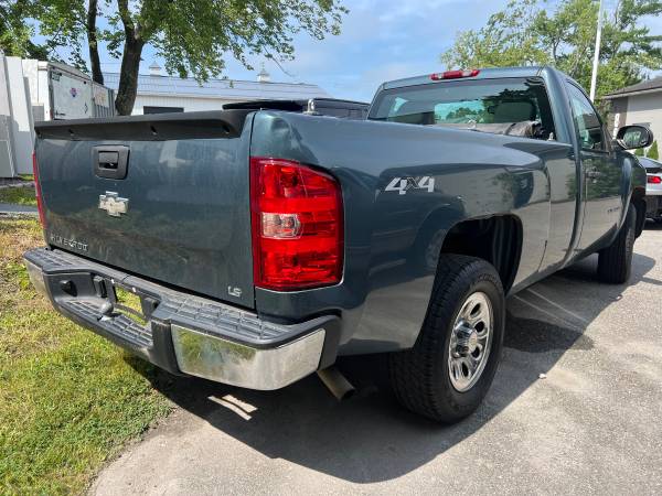 2009 Chevy Silverado 1500 4x4 1 dueño 92,000 millas - $5,500 (Mass / línea NH)63618113593473123