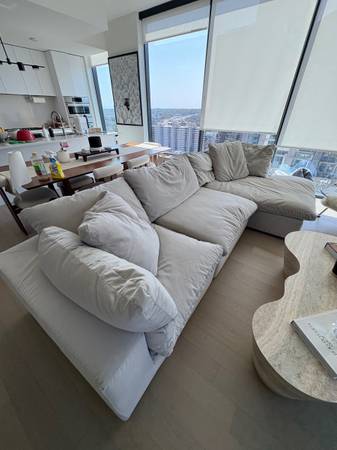 RH Cloud 3-Piece Sectional – Right-Arm Chaise 1