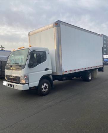 Camión Mitsubishi Fuso 2005 - $12,000 (Seattle)63654705854081121