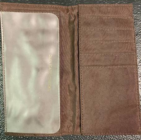 BILLETERA DE MUJER CON PORTATARJETAS Y PORTAIDENTIFICACIÓN, MARCA LIZ CLAIBORNE / CUERO SINTÉTICO - $5 (BALDWIN)63471465456003124