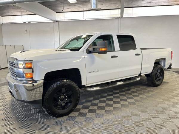 2018 Chevrolet Silverado 3500HD Diésel 4x4 4WD Camión de Trabajo Chevy Crew C - $35,900 (Se Habla Español)63438262333697121