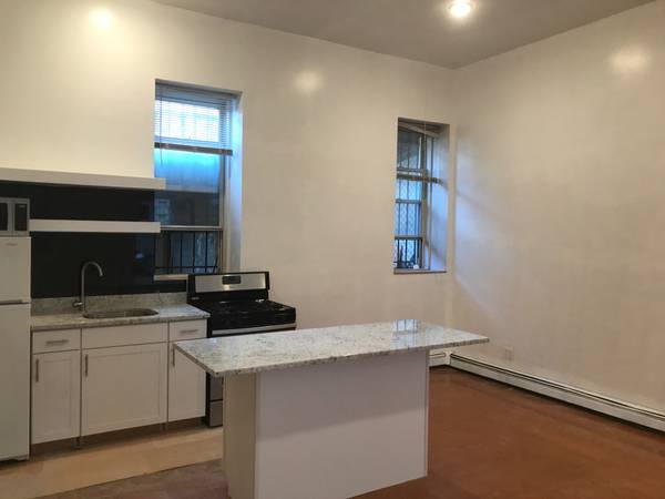 $1,800 / 1br - 750ft2 - Unfurnished 1 Bedroom apt. with Private Patio (Staten Island)64033632384257121
