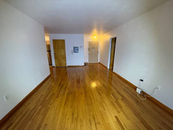$2,900 / 2br - 1050ft2 - REGO PARK 2 bed 2 bath condo apt wz elevator near subway MUST SEE! (Rego Park)63874742599299123