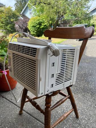 ❄️ Stay cool this summer! ❄️ Arctic King 5,000 BTU window AC –Used, wo - $75 (Bellingham)63435811220225123