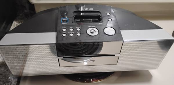 Docking Entertainment System CD player/ipod/iPhone 1