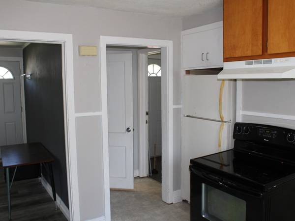 $900 / 3br - 984ft2 - Casa de 3 habitaciones y 1 baño en alquiler SIN garaje ni entrada para automóvil (Fond du Lac)63845966016643124