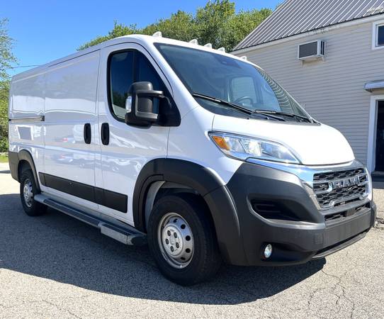 2023 RAM ProMaster 2500 Furgón de Carga con Pocos Kilómetros, Furgón del Sur, de un solo dueño, limpio - $31,990 (Hampton NH Ruta 1)63507798243713121