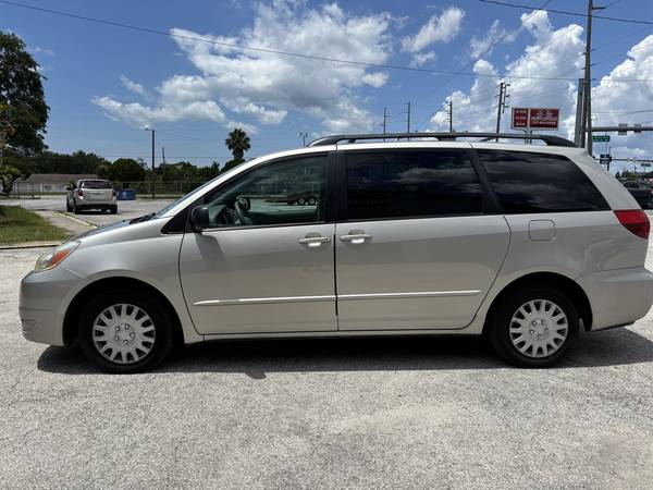 2005 Toyota Sienna LE - $300 de enganche - $300 (Hudson)63443346596481124
