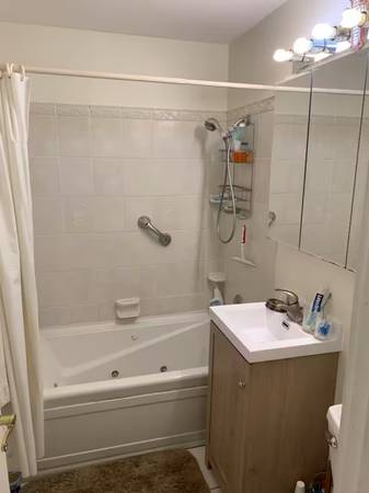 $850 / 3br - 1000ft2 - House Rental room share (Addison)64041647084929121