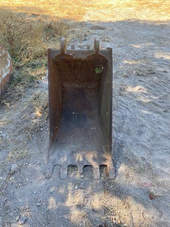 Case/John Deere Backhoe buckets 1