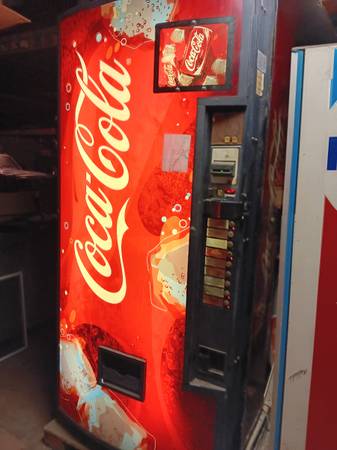 Coke Cola can vend machine 1